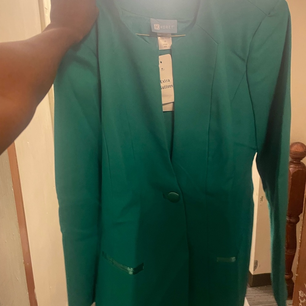 Womans dress suit - Picture 5 of 8